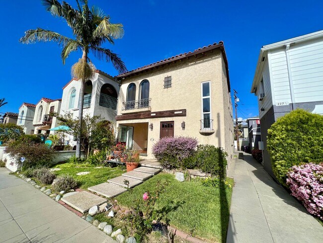 Building Photo - Charming Belmont Shore 2BD/1BA in Spanish-Style Duplex | Garage Included