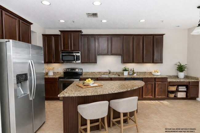 Building Photo - 3-story, 3/3.5, updated, townhome in the heart of Baldwin Park!