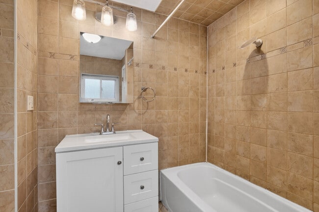 Building Photo - 419 McClellan St