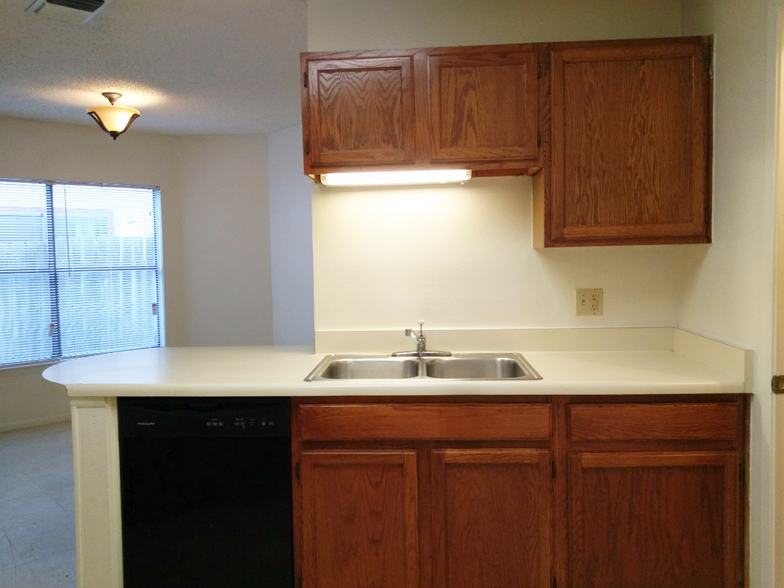 Kitchen into Dining Room - 2521 Corian Glen Dr