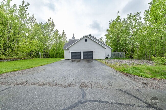 Building Photo - Charming Palmer Home!