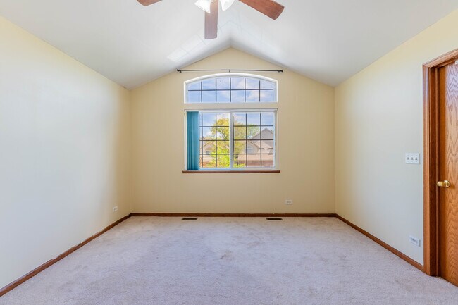 Building Photo - 23 Southwicke Dr