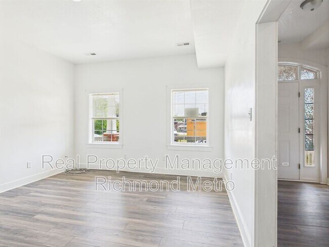 Building Photo - 1610 N 28th St