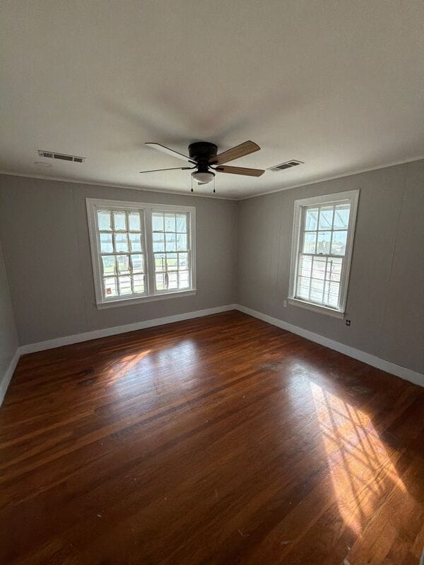 Building Photo - 419 Valley St