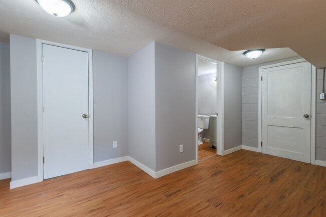 Building Photo - Gorgeous 4 bed 2 bath single-family home in Council Bluffs, IA