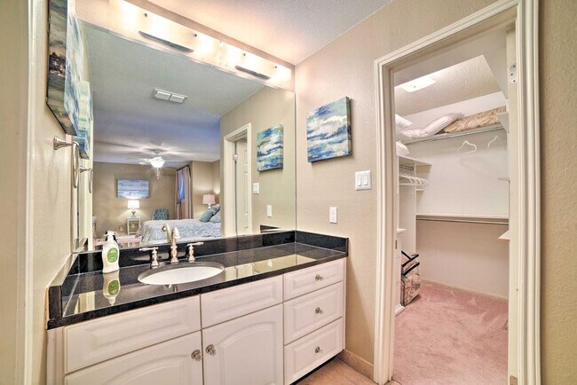 Building Photo - 15425 Fortuna Bay Dr