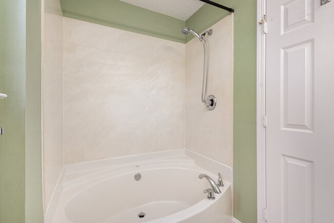 Building Photo - 13716 Riding Hill Ave