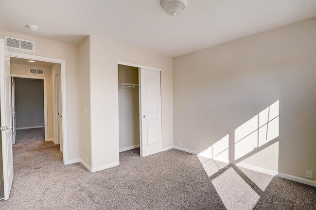 Building Photo - 16653 Edwards Way
