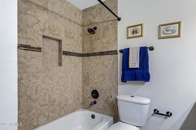 Building Photo - 110 W Del Rio Dr