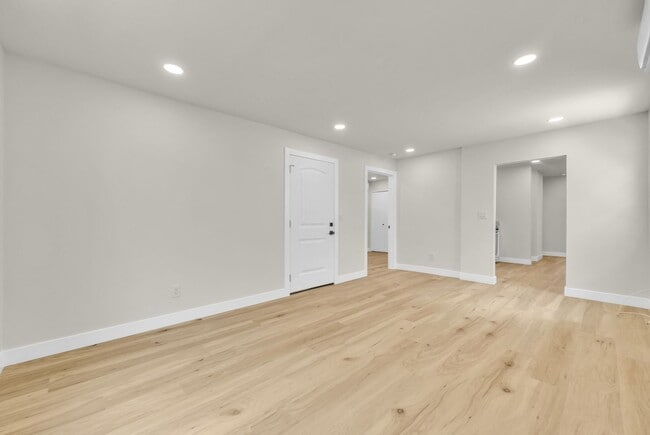 Building Photo - 116 N Cornell Ave