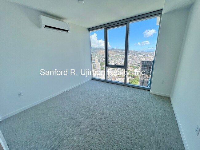 Building Photo - lion4301
