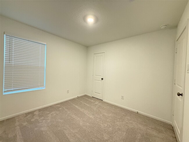 Building Photo - 16802 Old Wagon Wy