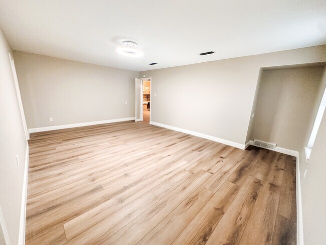 Building Photo - 5712 73rd St