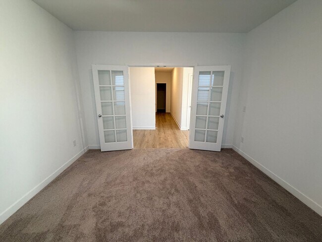 Building Photo - 936 Shadow Dr