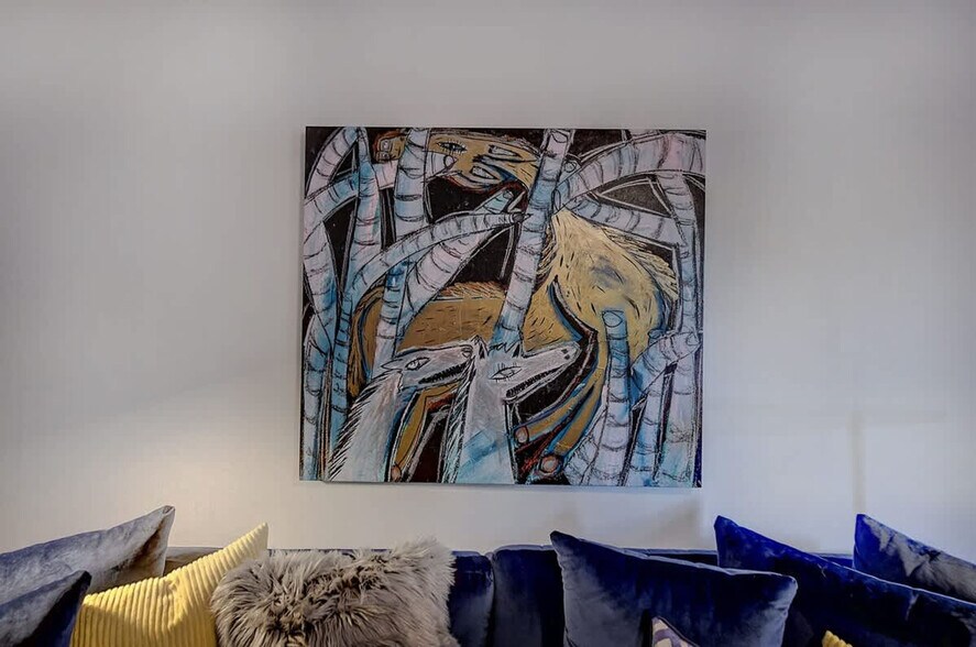 Building Photo - 518 Lamar Ave