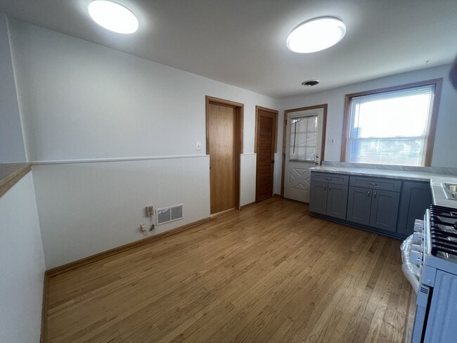 Building Photo - 4008 N Leclaire Ave