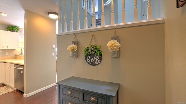 Building Photo - 2bd/2.5ba Kenmore Townhome