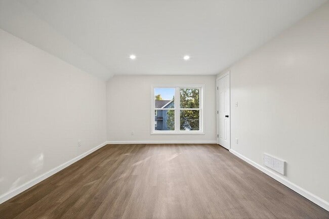 Building Photo - 127 W Warrington Rd