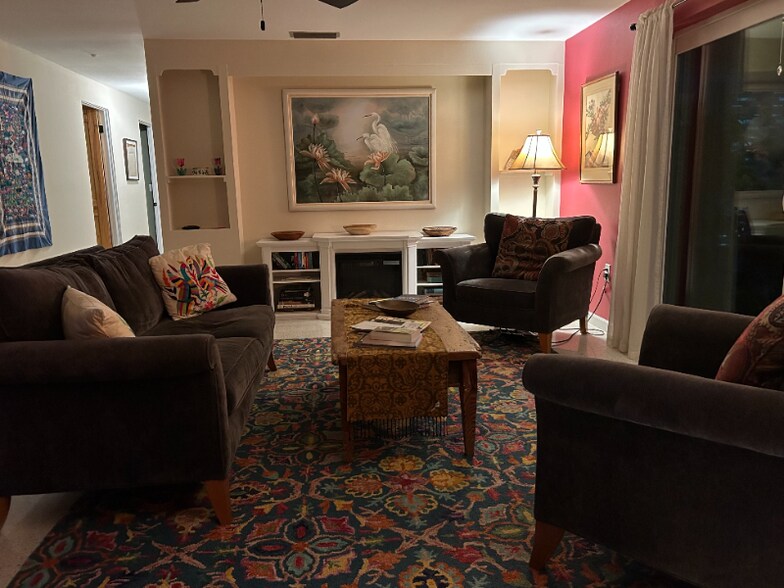 Building Photo - 1620 Manor Rd