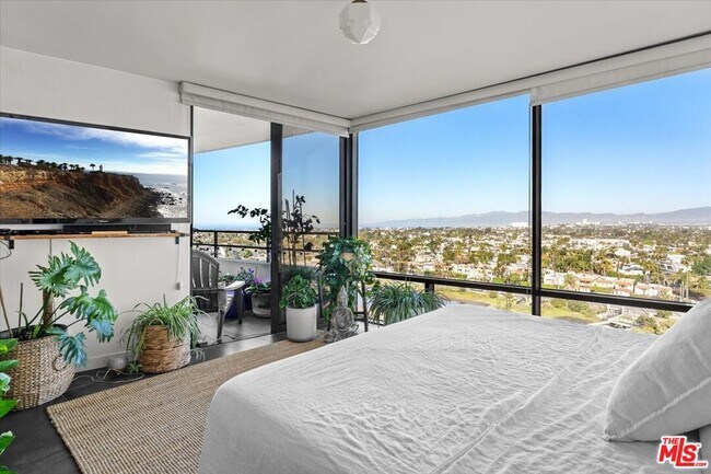 Building Photo - 4316 Marina City Dr