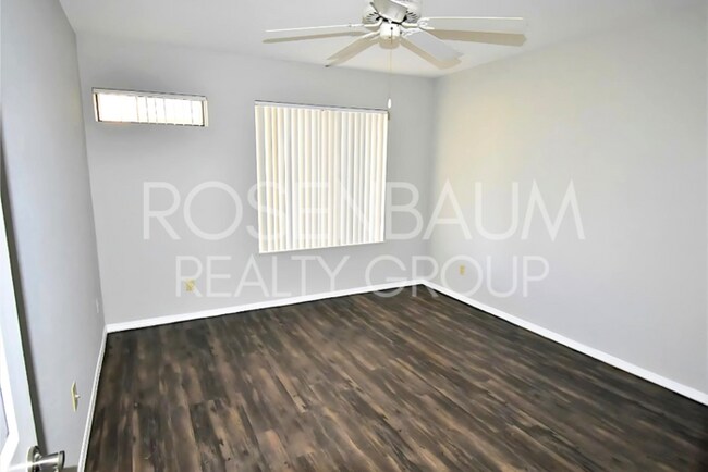 Building Photo - Beautiful 2-beds, 2-baths ground-level cor...