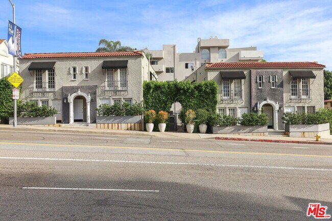 Building Photo - 1756 N La Brea Ave