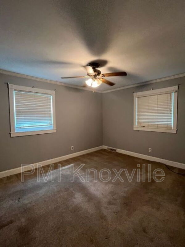 Building Photo - 612 W Meadecrest Dr