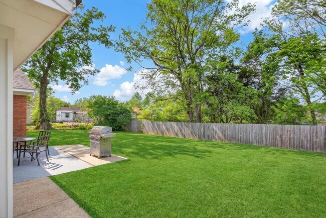 Building Photo - 2420 Haddington Rd