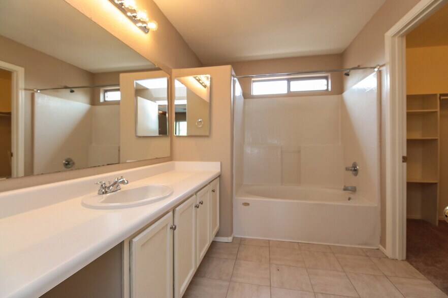 Building Photo - 1575 E Baylor Ln