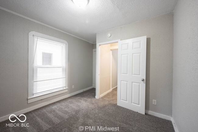 Building Photo - 240 N Beville Ave
