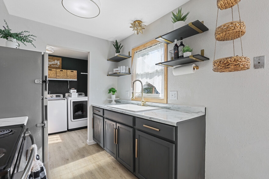 Building Photo - 2120 Rena Pl