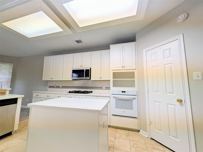 Building Photo - 8803 Wheatland Dr