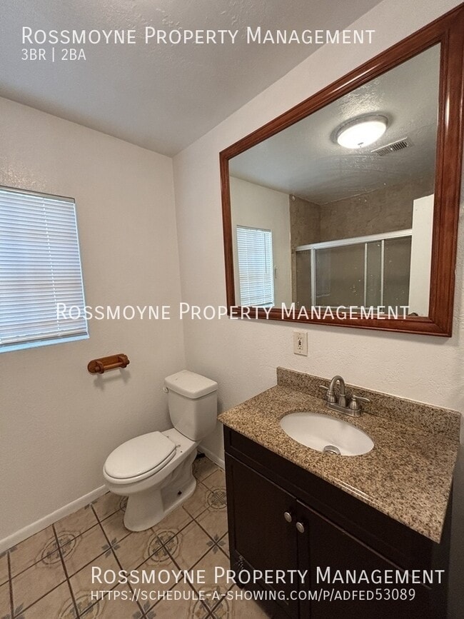 Building Photo - 5071 Romaine St