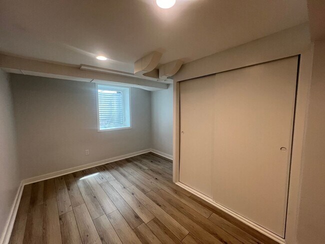 Building Photo - 2 Bed, 1 Bath Single-Family Home Close to ...
