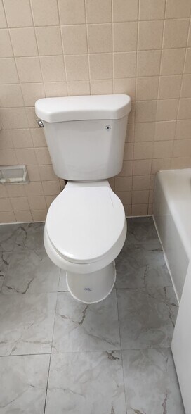 New toiler bowl & water tank recently fitted - 501 NW 15th Ave