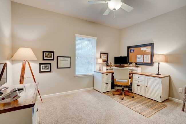 Building Photo - Beautiful 4 Bedroom, 3.5 Bathroom Home with Garage & Private Backyard