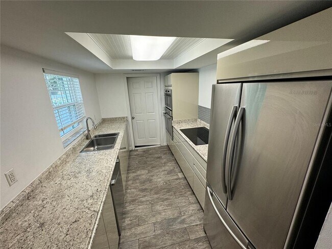 Building Photo - 5246 Royal Oak Dr