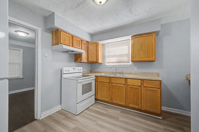 Building Photo - 15712 Vaughan St