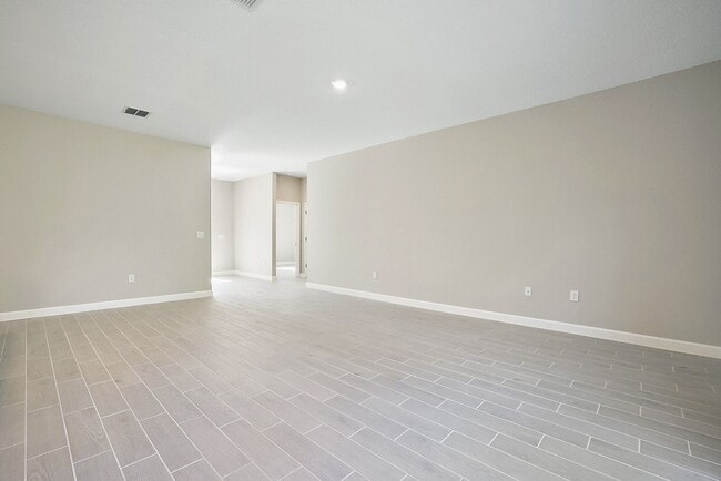 Building Photo - Modern Rental Home Near Shopping & Dining ...