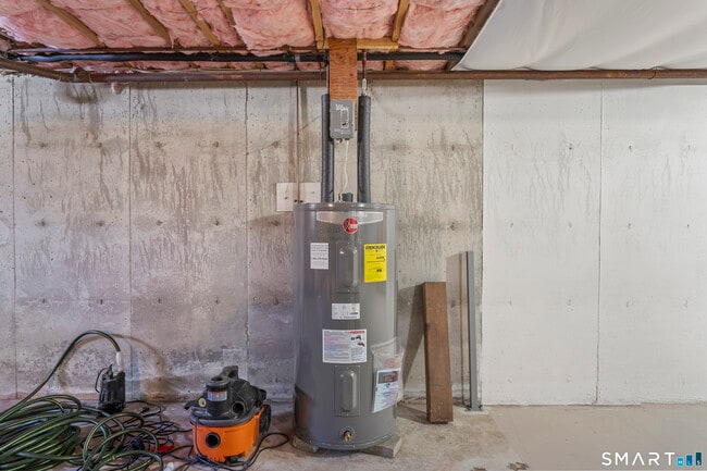 Building Photo - 17 Champlain Dr