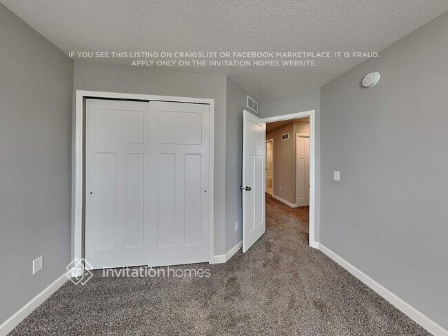 Building Photo - 10922 Glacier Ln N