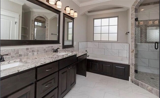 Building Photo - 2200 NW Small Oaks St