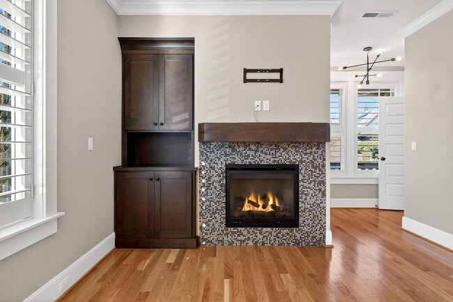 Building Photo - 100 NE Ivy St