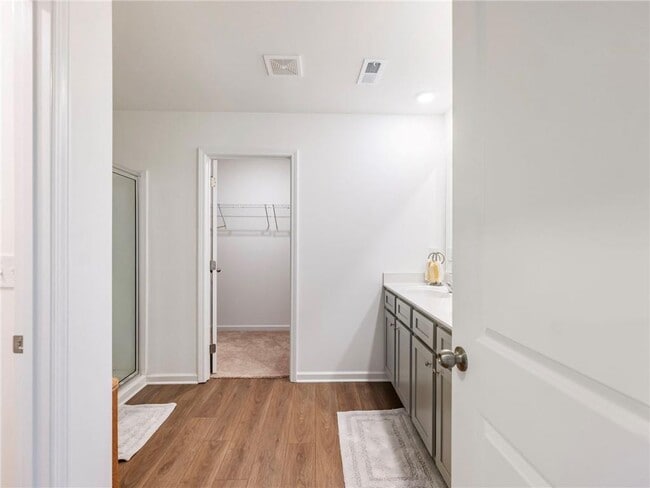 Building Photo - 680 Groover St