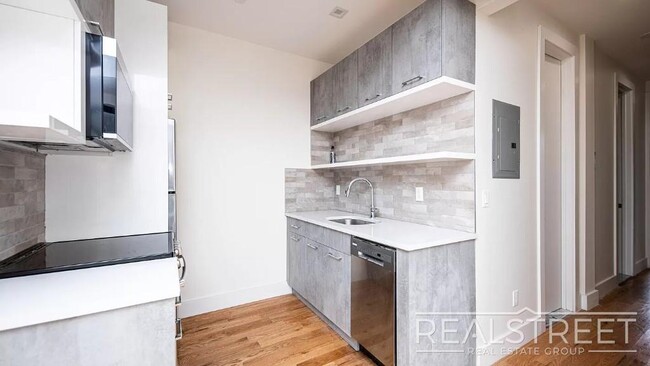 Building Photo - NEW MODERN 2 BED IN CROWN HEIGHTS!