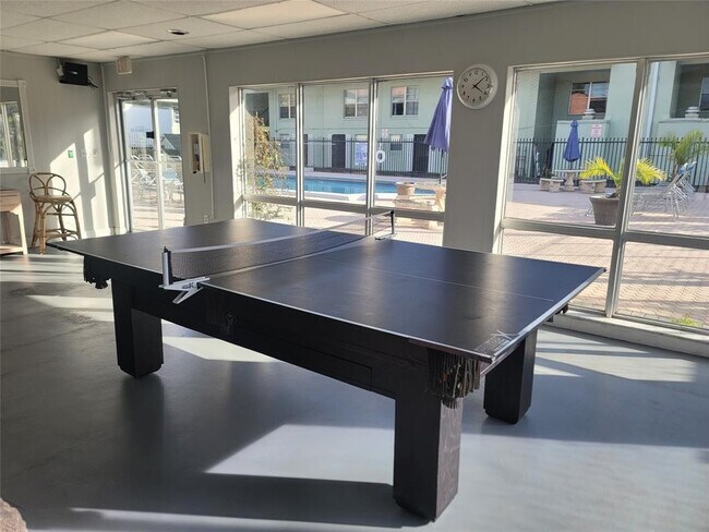 Building Photo - 805 W Oakland Park Blvd