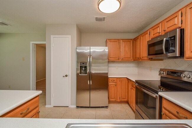 Building Photo - 2119 Landcircle Ct