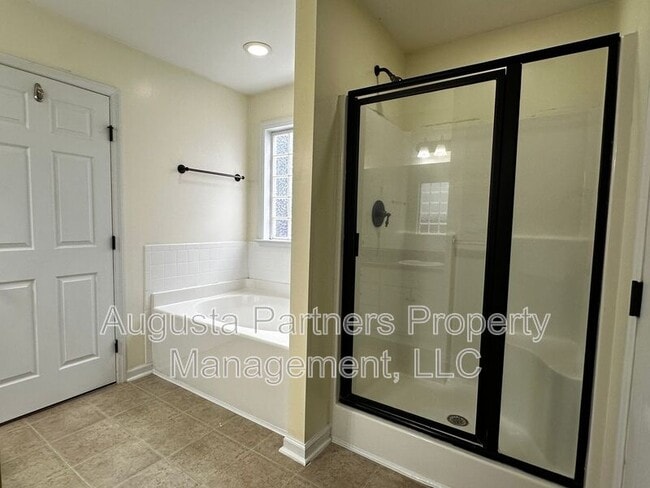 Building Photo - 206 High Meadows Cir