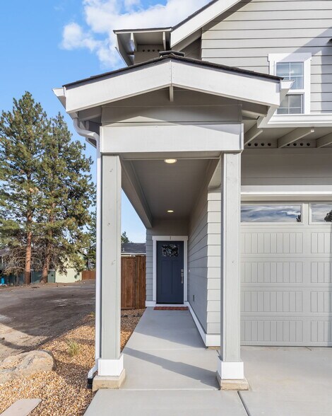Building Photo - 63266 NW Ski Ln
