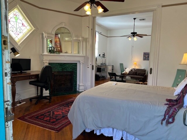 Bedroom with double/full bed - 922 Adams St